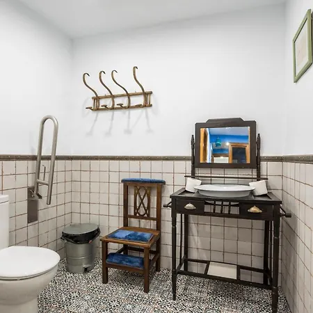 Manuel De La Capilla Hotel 3*